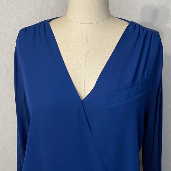 Vince Camuto, wrapped top - Picture 6 of 12